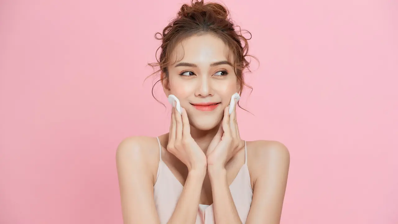 Bye Wajah Kusam Saat Pakai Masker, Micellar Water 10 Ribuan Ini Jawabannya