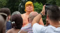 Permalukan Donald Trump, Patung Telanjang Tersebar di 5 Kota AS (huffington post)
