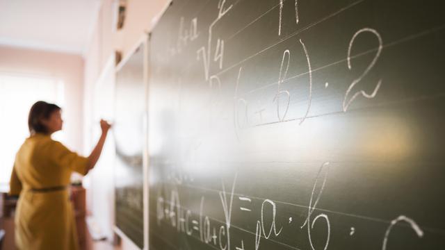 Ilustrasi guru mengajar