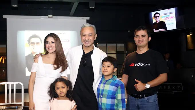 [Bintang] Giring Nidji Berbagi Keceriaan Keluarga Lewat Vidio.com