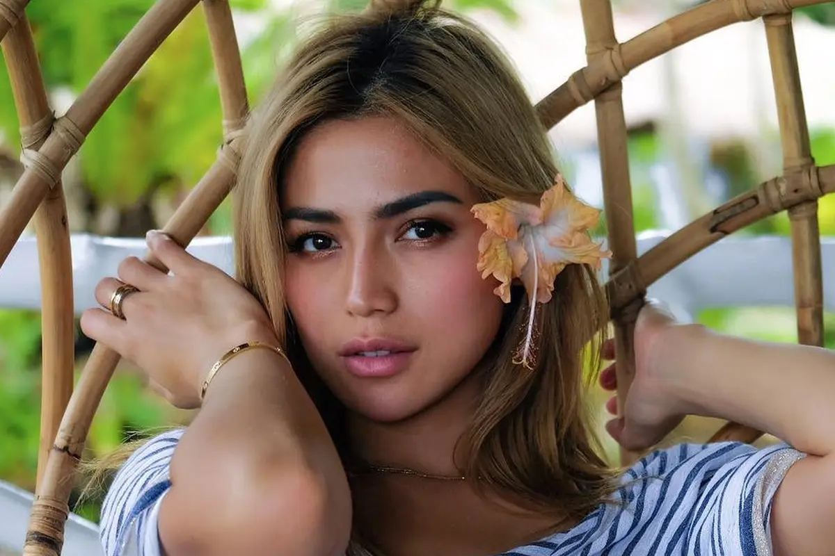 [Bintang] Cantik Menawan, Ini 8 Foto Liburan Jessica Iskandar di Mentawai