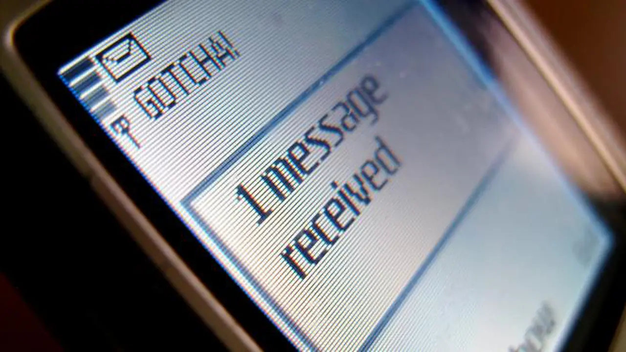Dibui karena Telepon-SMS Mantan Pacar 21.807 Kali