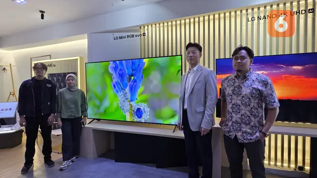 Marketing & Relation Director LG Electronics Indonesia, Jay Jang, memperkenalkan LG MRGB evo AI di pusat R&D LG di Cibitung. Liputan6.com/Iskandar