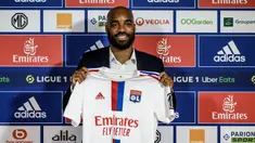 Liga Inggris telah lama menjadi destinasi para pesepak bola dari berbagai negara untuk berkompetisi di dalamnya, termasuk para pesepak bola asal Prancis yang sebelumnya berlaga di Liga Prancis. Ada yang masih bertahan hingga kini dan ada pula yang memilih kembali ke Prancis dengan berbagai alasan. Berikut 5 pemain yang pernah merumput di Liga Inggris dan akhirnya memutuskan kembali ke Liga Prancis. (AFP/Jeff Pachoud)
