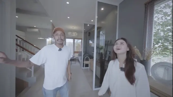 [Fimela] Rumah Baru Furry Setya 'Mas Pur TOP'