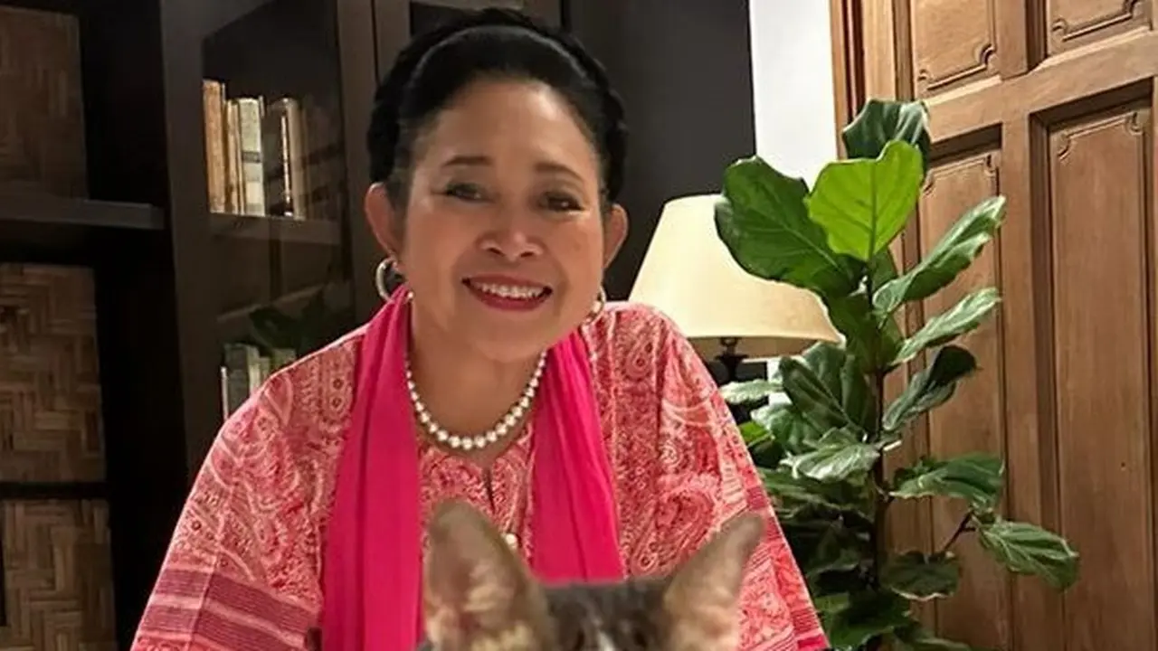 Gaya Busana Titiek Soeharto Kembali Dekat dengan Prabowo