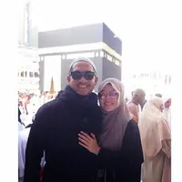 Dewi Sandra dan Agus Rahman resmi menyandang status suami istri pada 11 Desember 2011. Meski ini merupakan pernikahan ketiganya, akan tetapi rumah tangga merek terliat begitu tentram. (Foto: instagram.com/agoozerahman)