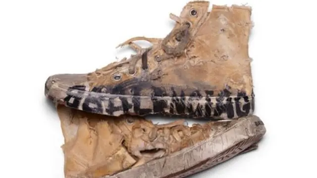 Balenciaga Rilis Sepatu Usang dengan Harga Rp 27 Juta, Bikin Netizen Heran