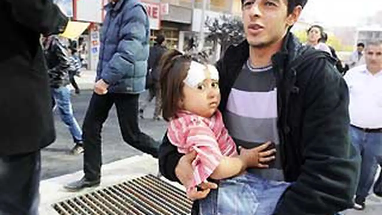 111024bgempa-turki1.jpg