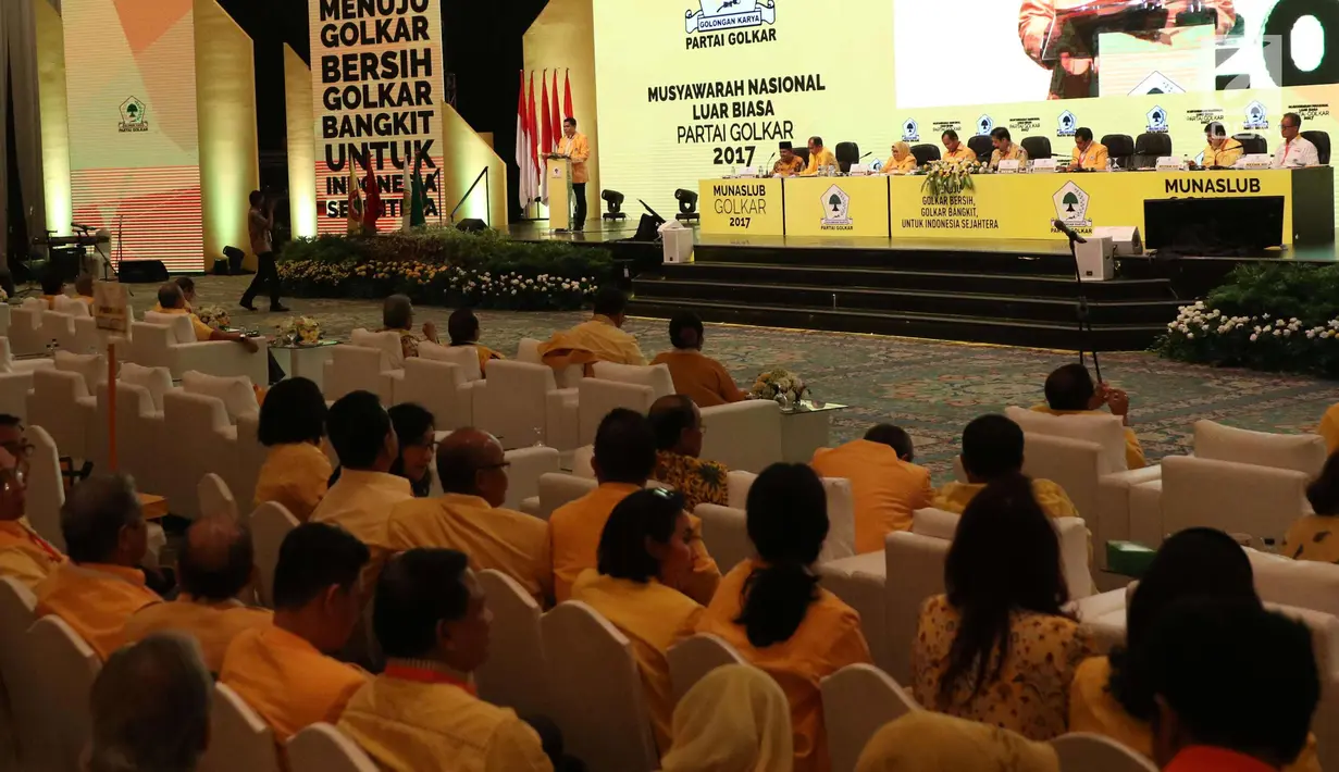 Suasana sidang paripurna musyawarah nasional luar biasa (munaslub) Partai Golkar di Senayan, Jakarta, Selasa (19/12). Paripurna tersebut membahas pandangan umum DPD 1 tiap tiap provinsi. (Liputan6.com/Angga Yuniar)