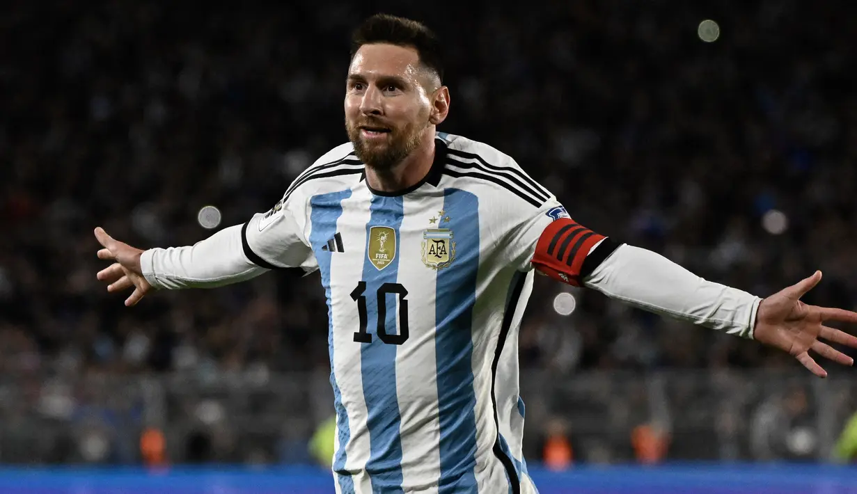 Selebrasi pemain Timnas Argentina, Lionel Messi, saat melawan Timnas Ekuador dalam pertandingan Kualifikasi Piala Dunia 2026 zona CONMEBOL yang berlangsung di Mas Monumental stadium, Buenos Aires, Jumat (8/9/2023) pagi WIB. Tim Tango berhasil menang tipis 1-0 lewat gol semata wayang Lionel Messi. (AFP/Juan Mabromata)