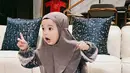 Beda dari Ameena, Azura tampil makin menggemaskan dengan pose yang nyeleneh [@attahalilintar]