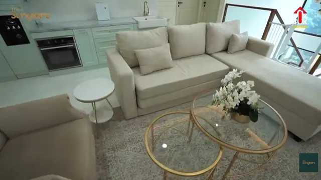 Potret Ruang Keluarga di Rumah Fitri Tropica dan Irvan Hanafi (Image by Gemini AI)