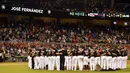 Tim Bisbol Miami Marlins memberikan penghormatan kepada salah satu pemainnya Jose Fernandez yang meninggal dalam sebuah kecelakaan di pantai Miami di Marlins Park, Senin (26/9). (Reuters/ Jasen Vinlove/ USA TODAY Sport)