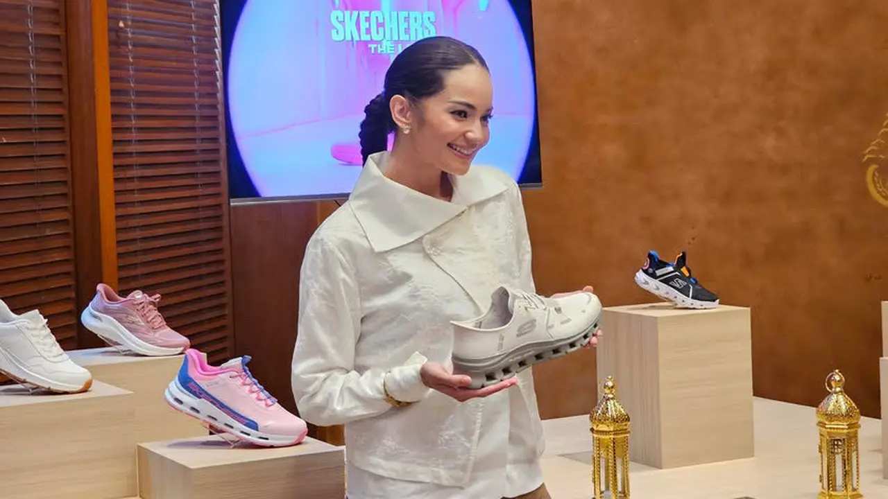 Enzy Storia dan Joe Taslim Pilih Sepatu dengan Teknologi Slip-Ins Skechers