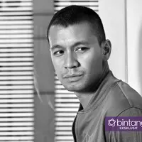 Samuel Rizal, pemain film Eiffel I'm in Love 2. (Fotografer: Nurwahyunan, Stylist: Indah Wulansari, Digital Imaging: Muhammad Iqbal Nurfajri/Bintang.com)