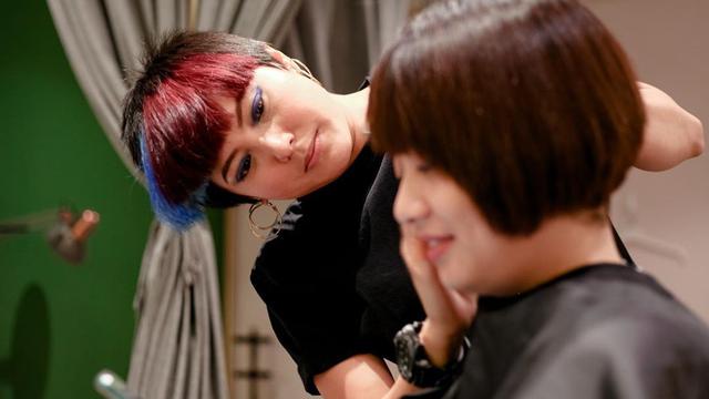 Potret Gaya Rambut Terbaru Leony (sumber : instagram/leonyvh)