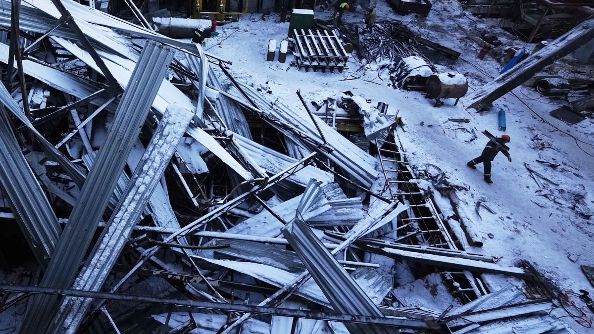 Di Tengah Suhu Dingin Ekstrem, Perbaikan Pembangkit Listrik di Ukraina Terus Dilakukan