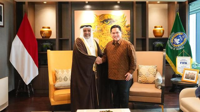 Ketua PSSI, Erick Thohir, dikunjungi oleh Duta Besar (Dubes) Bahrain untuk Indonesia, Ahmed Abdulla Alharmasi Alhajeri pada Selasa (11/3/2025).