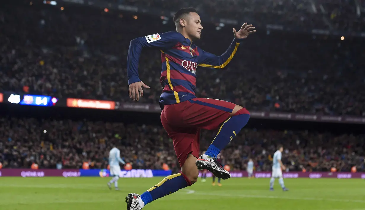 Pemain Barcelona, Neymar  merayakan golnya ke gawang Celta Vigo pada pekan ke-24 La Liga Spanyol di Stadion Camp Nou, Barcelona. (AFP / Josep Lago)