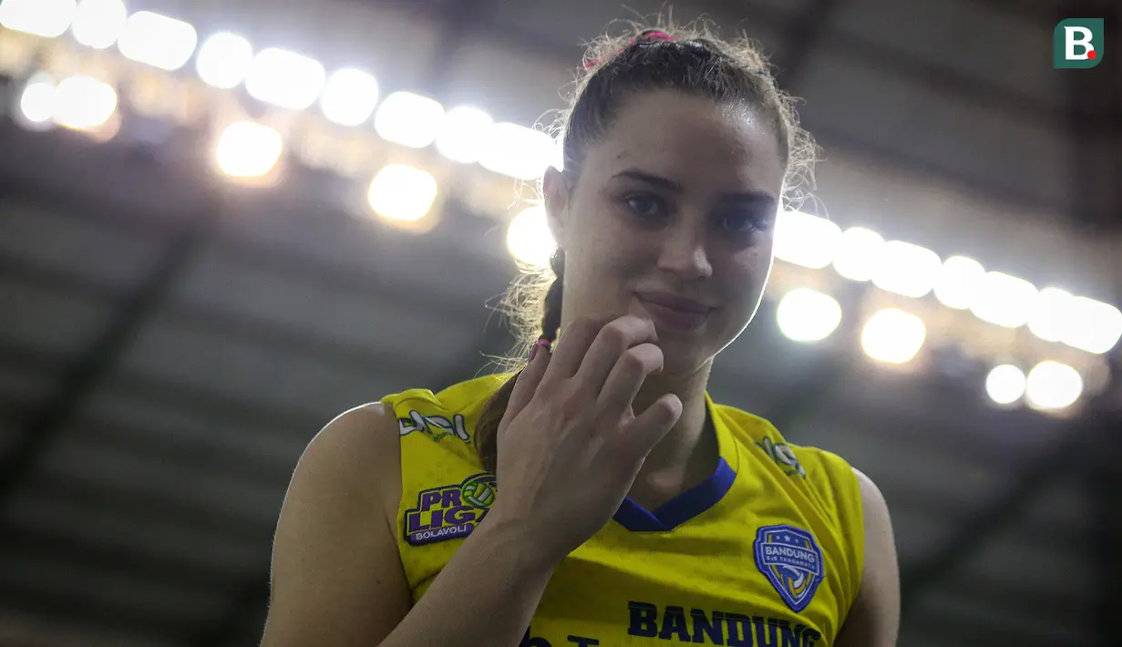 Nikoleta Perovic dkk. masih punya satu pertandingan lagi di empat besar Proliga 2022, yaitu melawan Jakarta Pertamina Fastron, Minggu (20/3/2022).Set keempat keadaan berbalik, Bandung bjb Tandam Namun, laga tersebut tidak berpengaruh bagi Bank bjb untuk tampil di final. (Bola.com/Bagaskara Lazuardi)