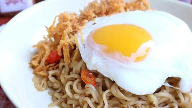 Resep Mie Goreng Pedas Dengan Telur Mata Sapi Enaknya Nendang Lifestyle Fimela Com
