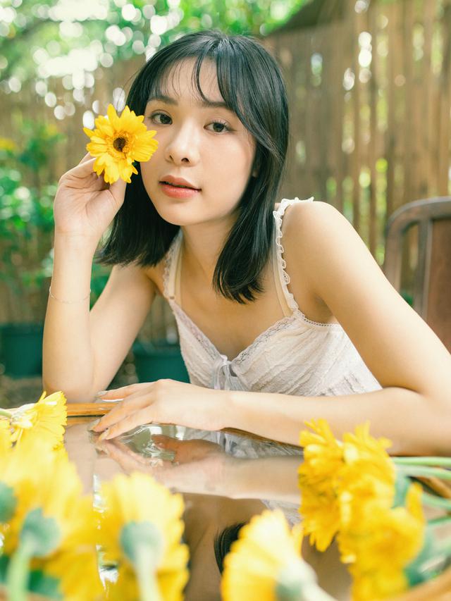 bahagia tersenyum ceria santai bunga