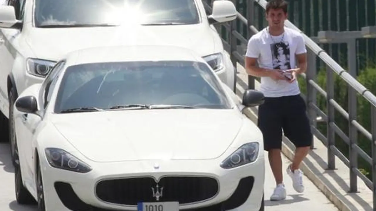 Bawa Argentina Juara Copa America 2021, Ini Koleksi Mobil Lionel Messi ...