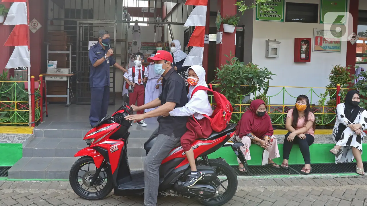 Suasana Uji Coba Pembelajaran Tatap Muka di SDN Kalisari 05 Jakarta