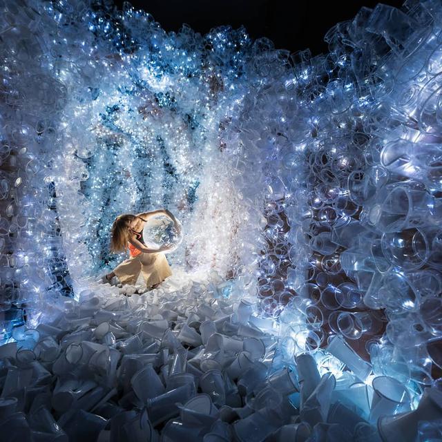 Manfaatkan Sampah Plastik Jadi Seni Instalasi, 6 Karya Pria Ini Bikin Takjub