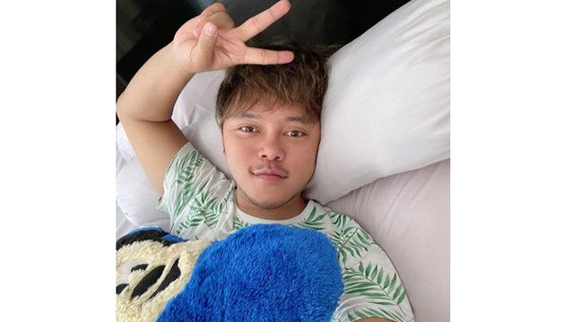 7 Potret Danang D'Academy di Luar Panggung, Tampil Kasual dan Stylish