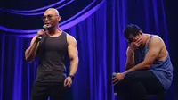 Deddy Corbuzier balas dendam pada Pandji Pragiwaksono di panggung JICOMFEST 2019. (Bambang E. Ros/Fimela.com)