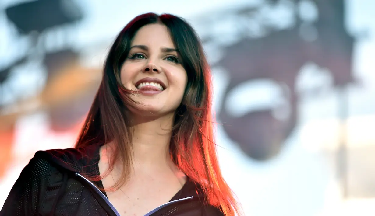 Ditemukan pisau dan tiket konser Lana Del Rey di tubuh Michael Hunt. Beruntung Michael belum sempat melancarkan aksinya. (ALBERTO E. RODRIGUEZ / GETTY IMAGES NORTH AMERICA / AFP)