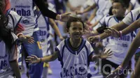Sejumlah anak mengikuti pelatihan basket oleh Jr NBA di Cilandak Sports Center, Jakarta, Sabtu (25/03/2017). Nantinya dipilih delapan anak laki-laki dan delapan perempuan sebagai personel Jr. NBA Indonesia 2017 All Stars. (Bola.com/M Iqbal Ichsan)