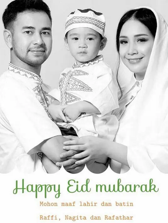 Unggah foto bareng istri dan anak, Raffi Ahmad menuliskan ucapan di hari lebaran “Maaf lahir batin semuanya atas kesalahan yang tidak sengaja/maupun disengaja..insyallah bisa menjadi lebih baik untuk semuanya,” tulisnya. (Instagram/raffinagita1717)