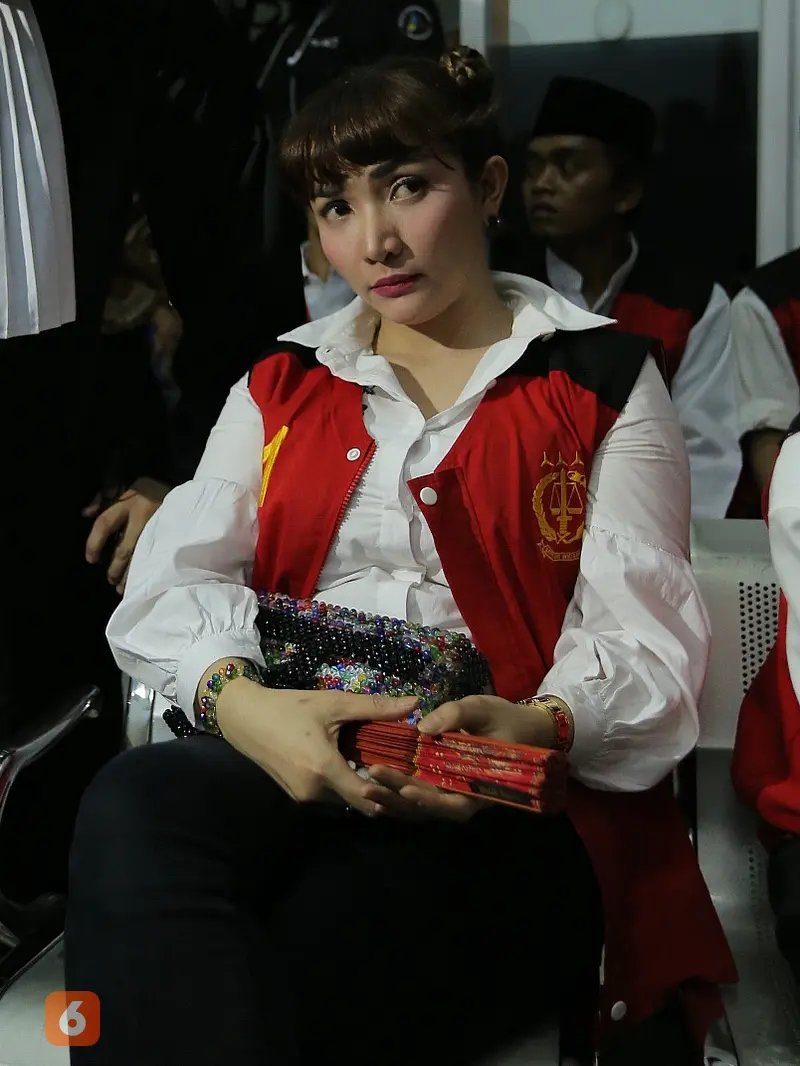 [Bintang] Roro Fitria