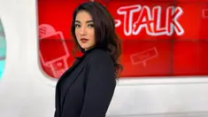 Tampil dengan setelan formal berwarna hitam, penampilan Tsania Marwa satu ini tak lepas dari perhatian netizen. Melalui akun Instagram, wanita kelahiran 5 April 1991 ini kerap mengunggah berbagai gaya OOTDnya. (Liputan6.com/IG/@tsaniamarwa54)