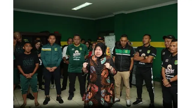 7 Potret Wali Kota Surabaya Tri Rismaharini Dukung Penuh Persebaya Surabaya