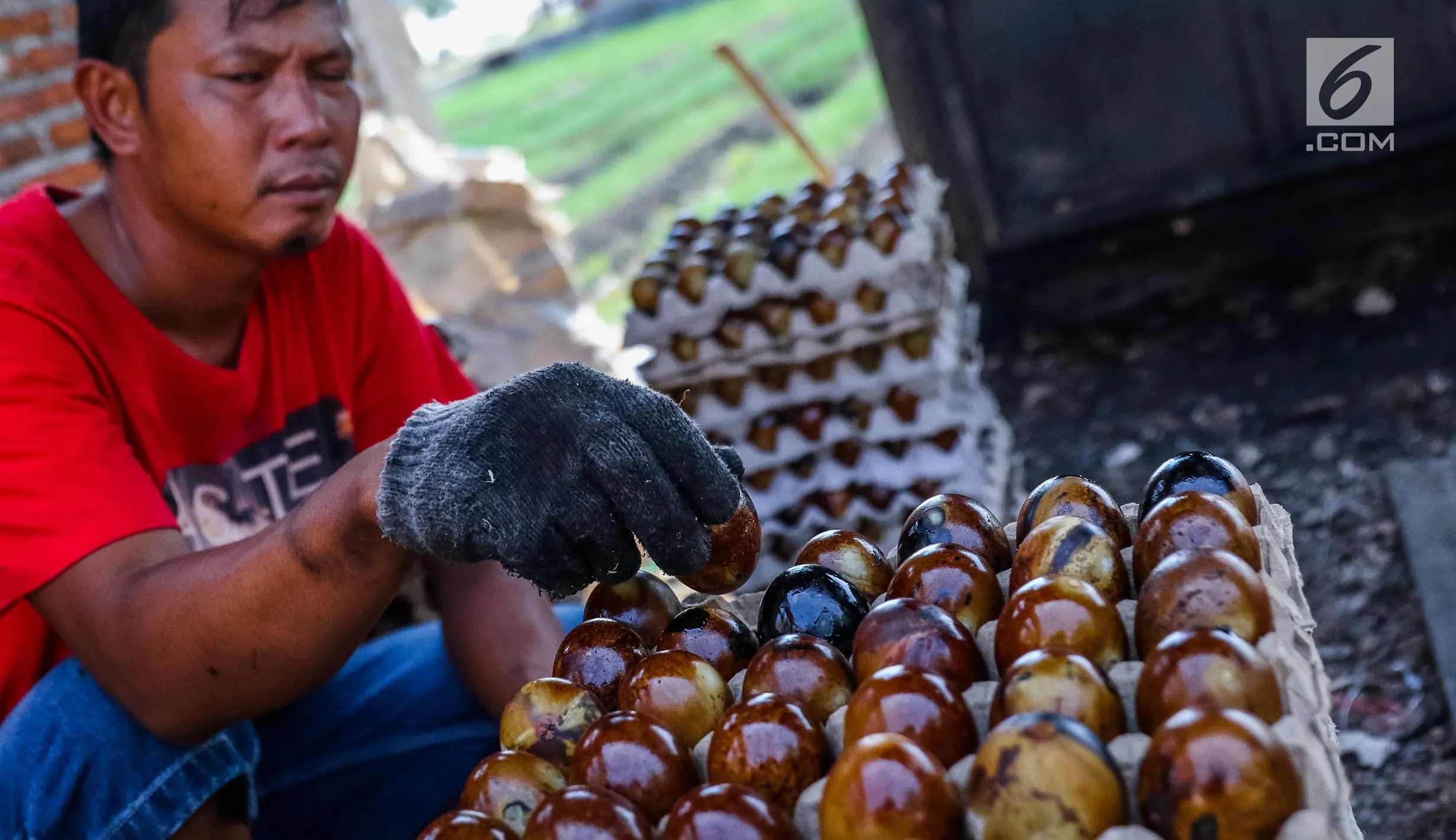 Melihat Proses Pembuatan Telur Asin Oleh Oleh Khas Brebes Foto 4734