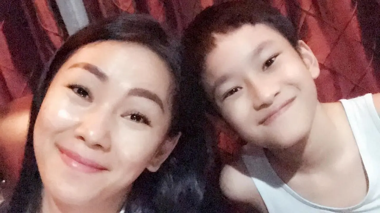 [Bintang] Tak Serumah, Ini 8 Potret Kebersamaan Kalina Oktaranny dan Azka