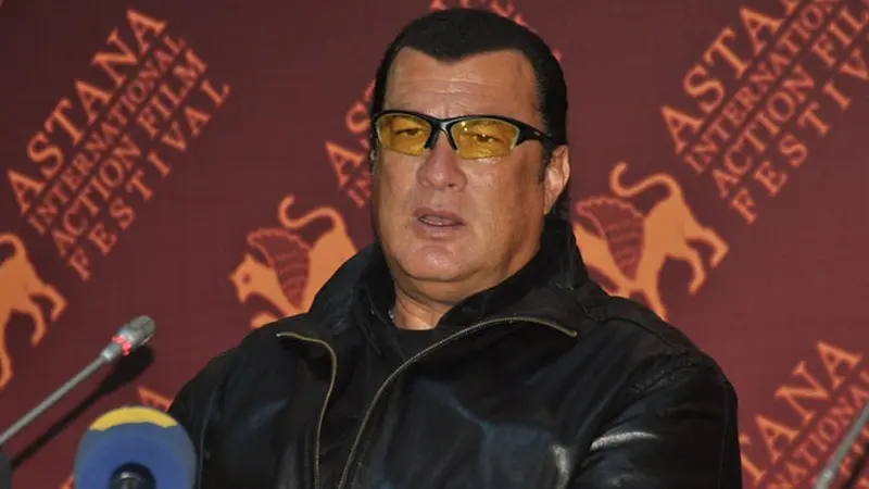 steven-seagal-140107c.jpg