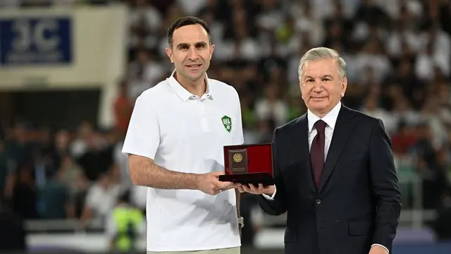 Asisten pelatih Timnas Uzbekistan, Timur Kapadze.