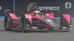 Pembalap Sébastien Buemi memacu kecepatan mobil balapnya dalam kualifikasi ajang balap Formula E Jakarta di Jakarta International E-Prix Circuit (JIEC), Jakarta, Sabtu (4/6/2022). Pole position Formula E Jakarta 2022 diraih pembalap DS Techeetah Jean Eric Vergne  usai mengalahkan rekan setimnya Antonio Felix da Costa pada final babak kualifikasi Formula E 2022 Jakarta. (Liputan6.com/Herman Zakharia)
