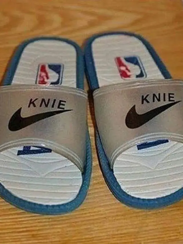 8 Potret Merek Sandal Ini Nyeleneh Banget, Bikin Heran