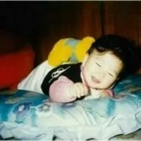 Dulu untuk makan sehari-hari saja si bocah miskin ini harus memutar otak, tapi kini namanya tercatat di majalah Forbes. (Foto: bigbangas2.blog.fc2.com)