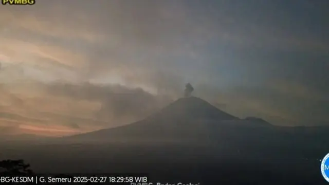 Gunung Semeru kembali erupsi dengan tinggi letusan mencapai 900 meter (Istimewa)