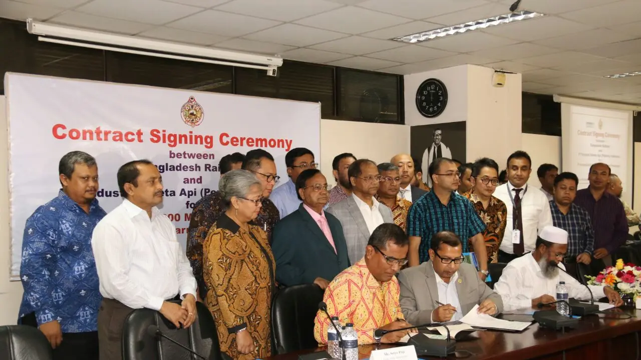 Penandatanganan kontrak 200 gerbong kereta api tipe MG (Meter Gauge) antara PT INKA dan Bangladesh Railway. (Dokumentasi KBRI Dhaka)