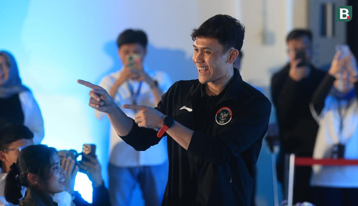 Atlet panjat tebing Veddriq Leonardo dalam acara apresiasi kepada atlet peraih medali Olimpiade 2024 di Pos Bloc, Jakarta, Senin (2/9/2024). (Bola.com/M. Iqbal Ichsan)