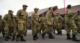 Para menteri dan anggota Kabinet Merah Putih dengan pakaian militer berjalan saat retreat di Akademi Militer di Magelang, Jawa Tengah, Jumat 25 Oktober 2024. (AP Photo/Achmad Ibrahim)