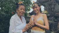 Jessica Iskandar menjalani upacara keagamaan melukat di Bali (Dok.Instagram/@inijedar/https://www.instagram.com/p/CEpvYfNHv8R/Komarudin)